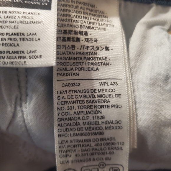 Levis - Picture 4 of 7